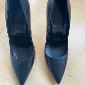 Versace versus pumps